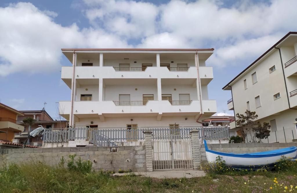 Azzurro Apartamento Calabria Apartment Marina di Strongoli Exterior photo